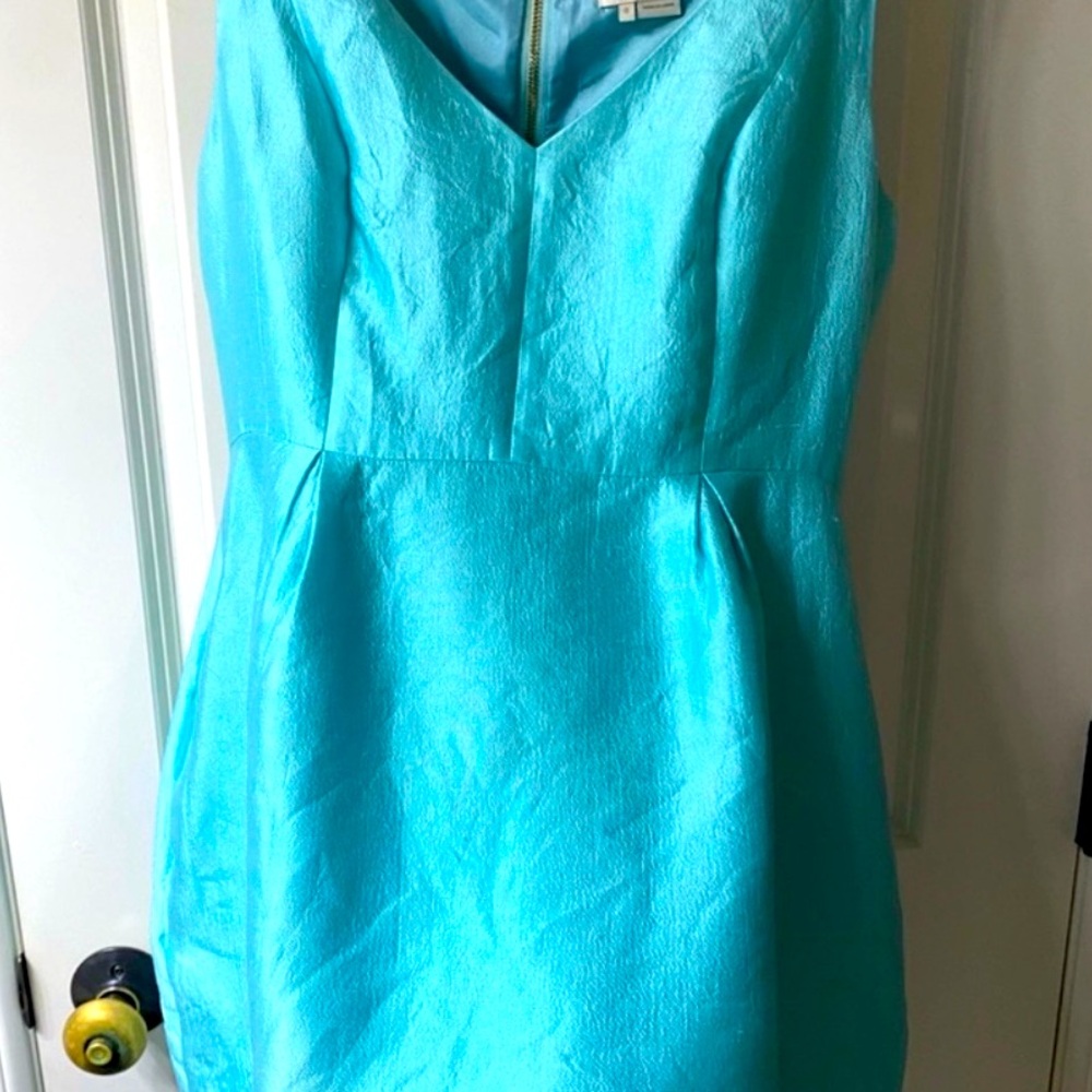 Breakfast at Tiffany’s in this Kate Spade Tiffany blue silk - Picture 9 of 11